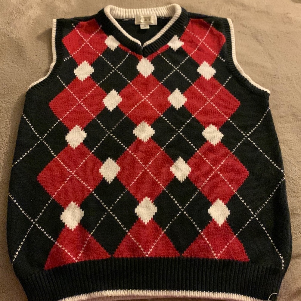 Sleeveless sweater for boy size 7/8 color white, red and black, V neck